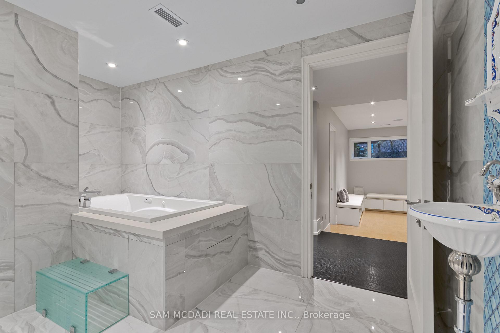 67 Lake Promenade, Toronto