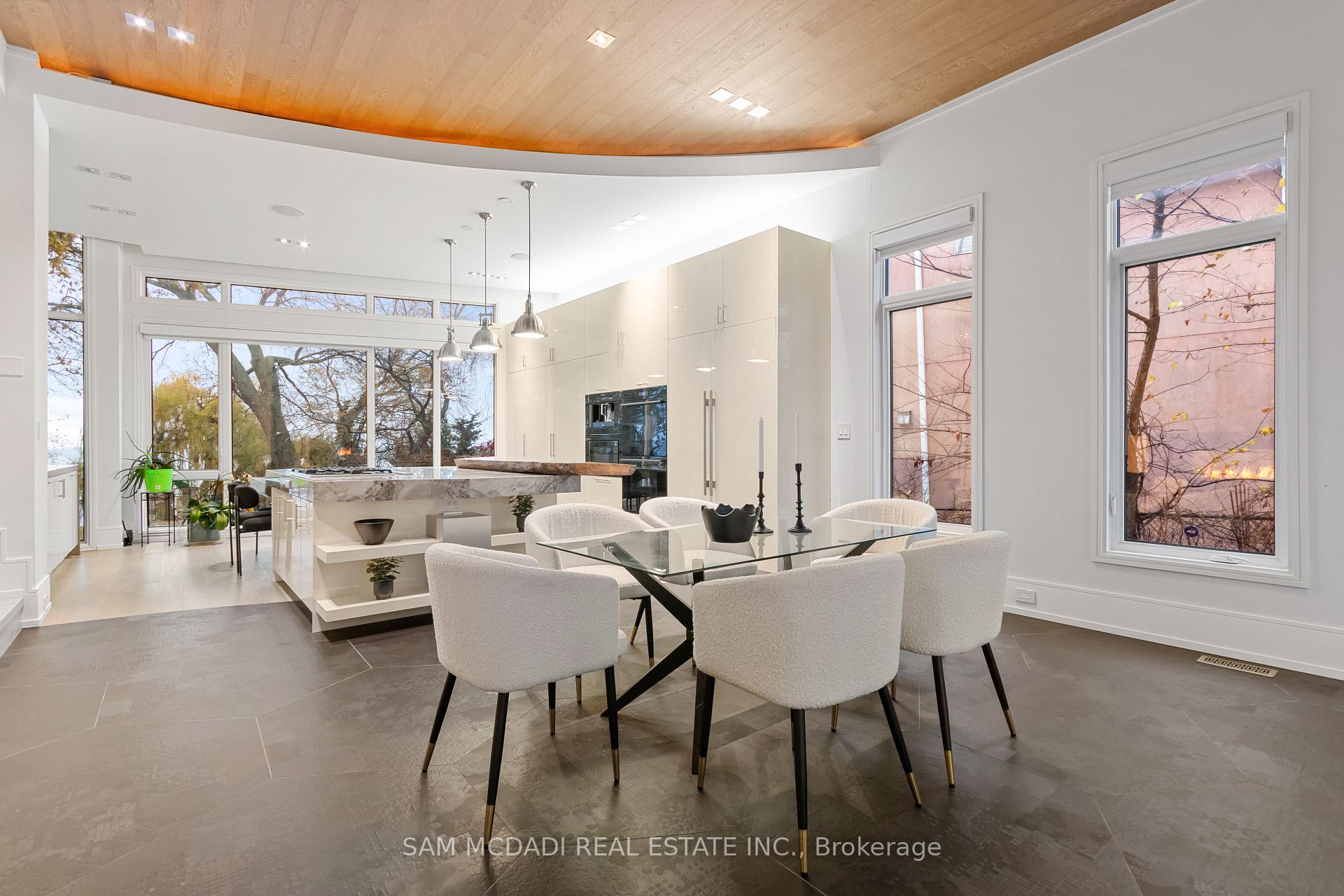 67 Lake Promenade, Toronto