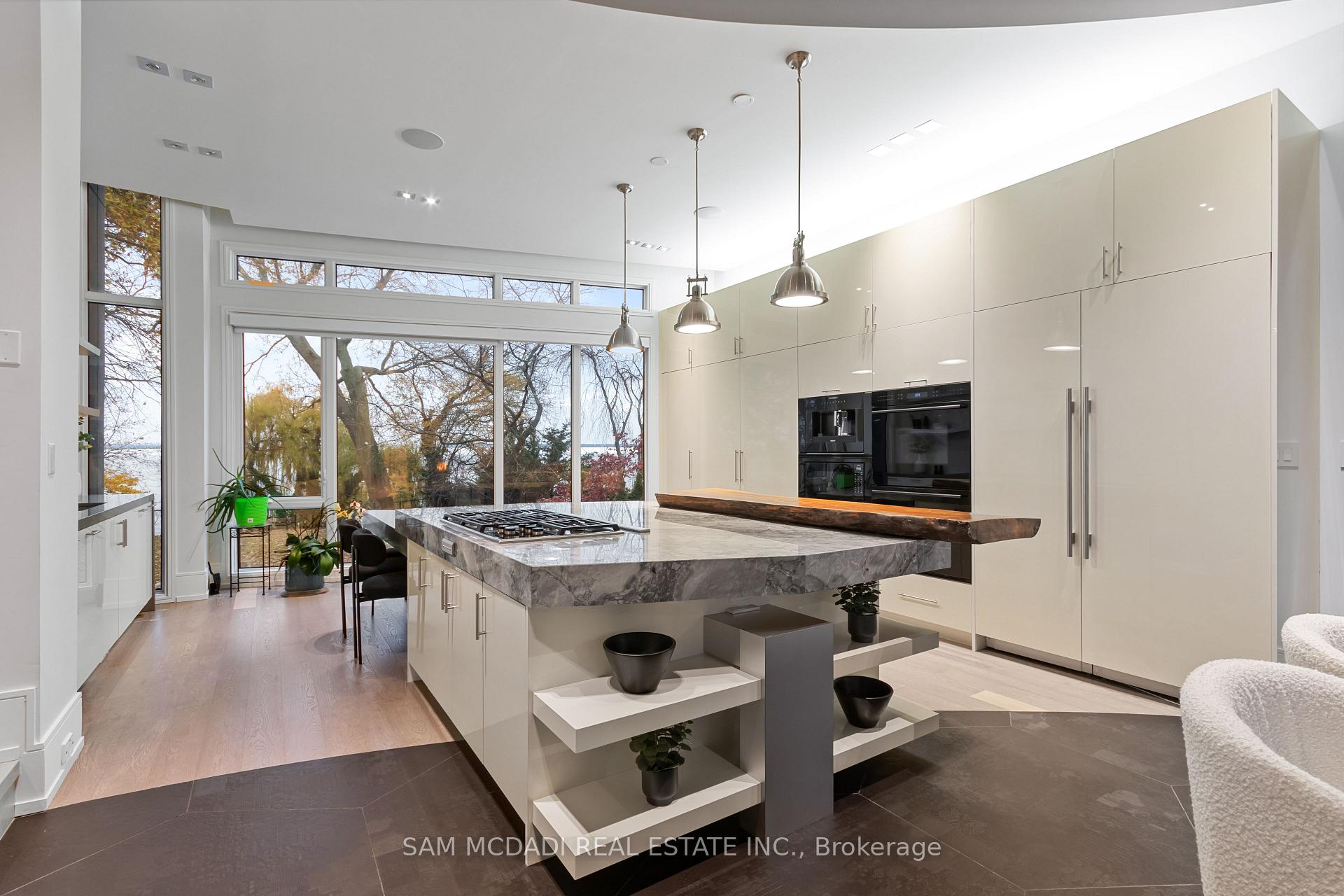 67 Lake Promenade, Toronto