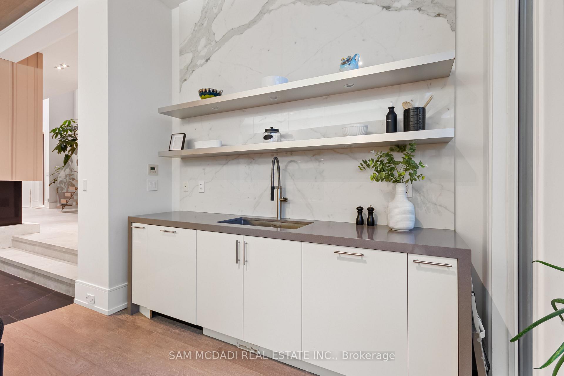 67 Lake Promenade, Toronto