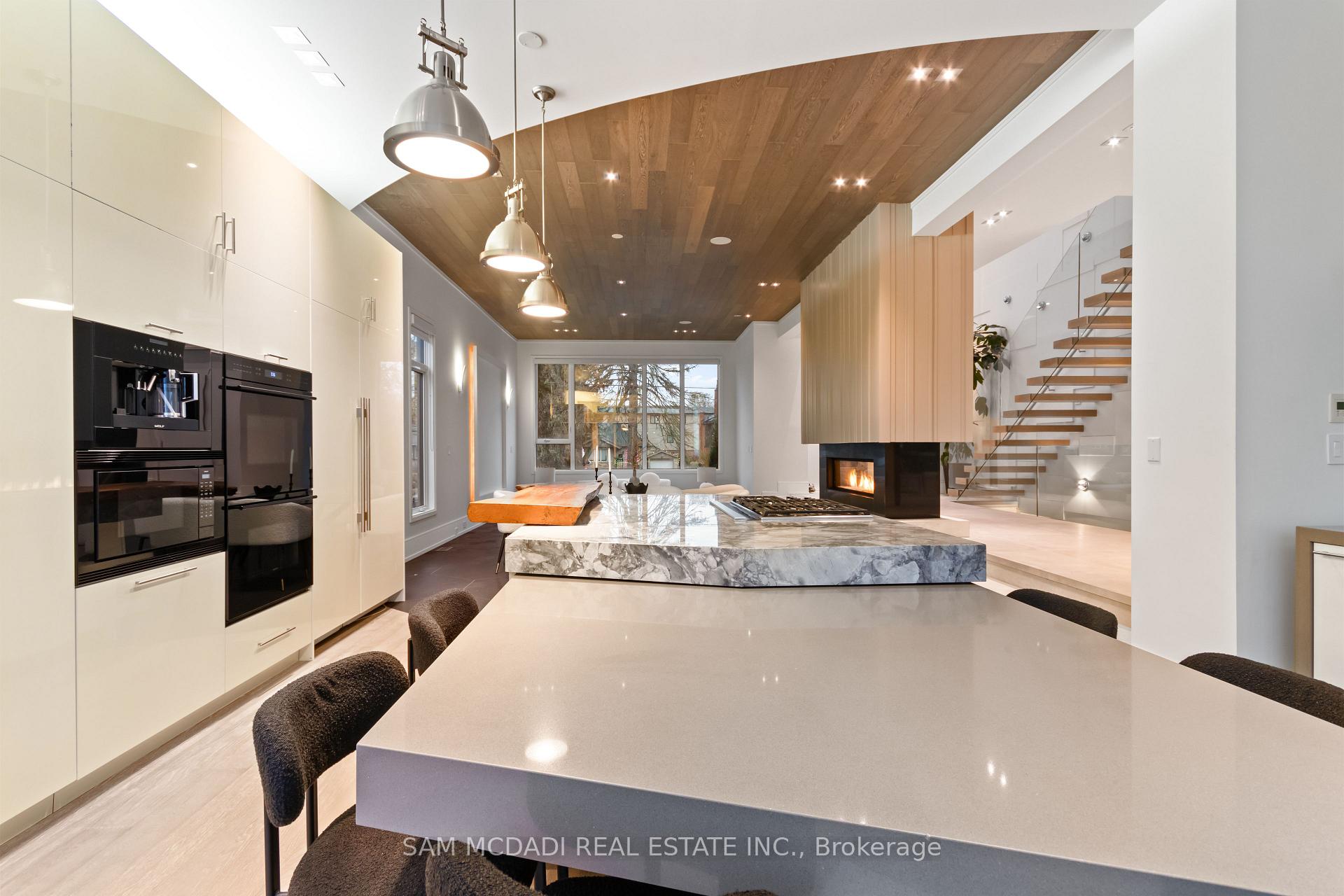 67 Lake Promenade, Toronto