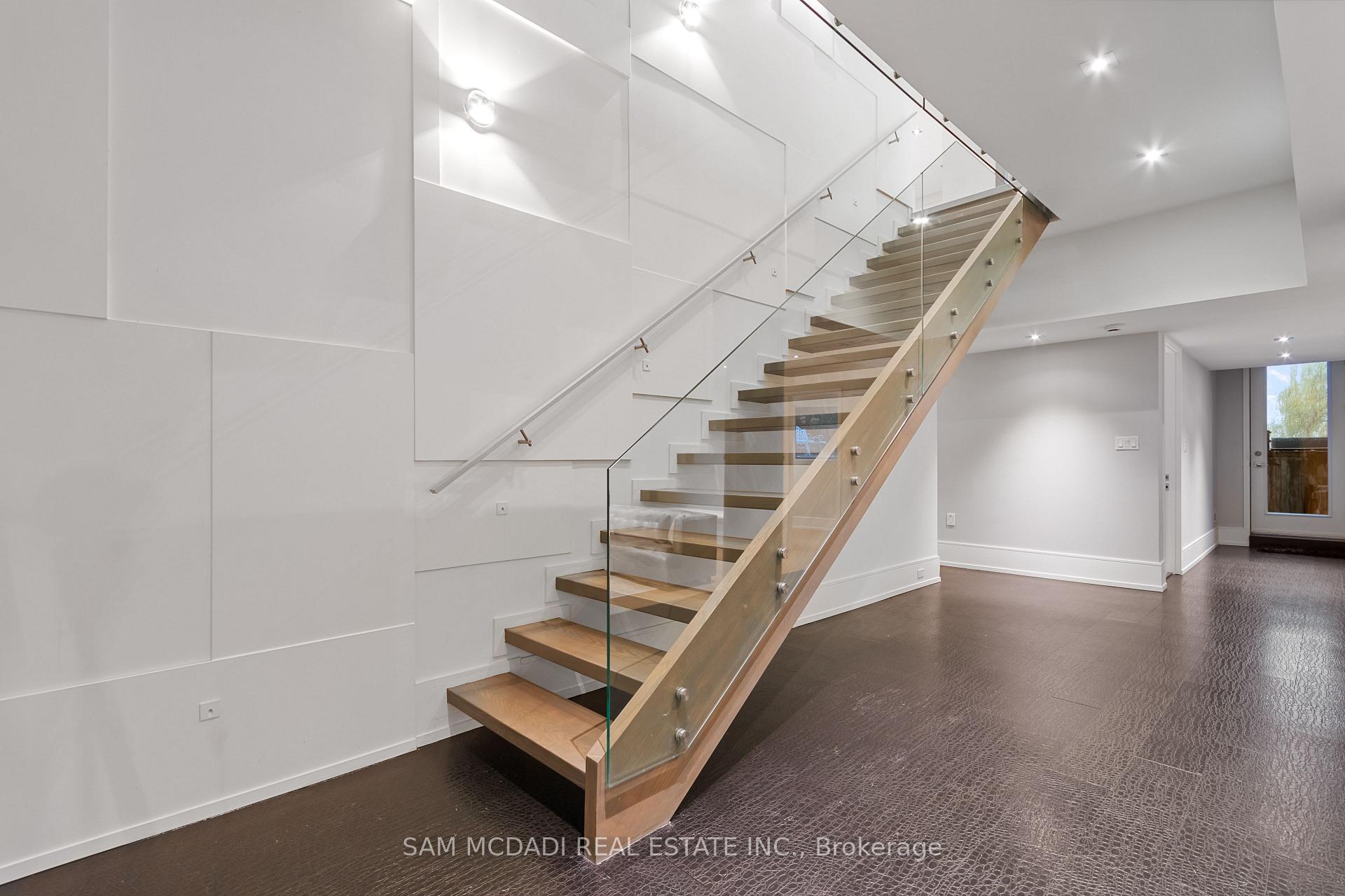 67 Lake Promenade, Toronto