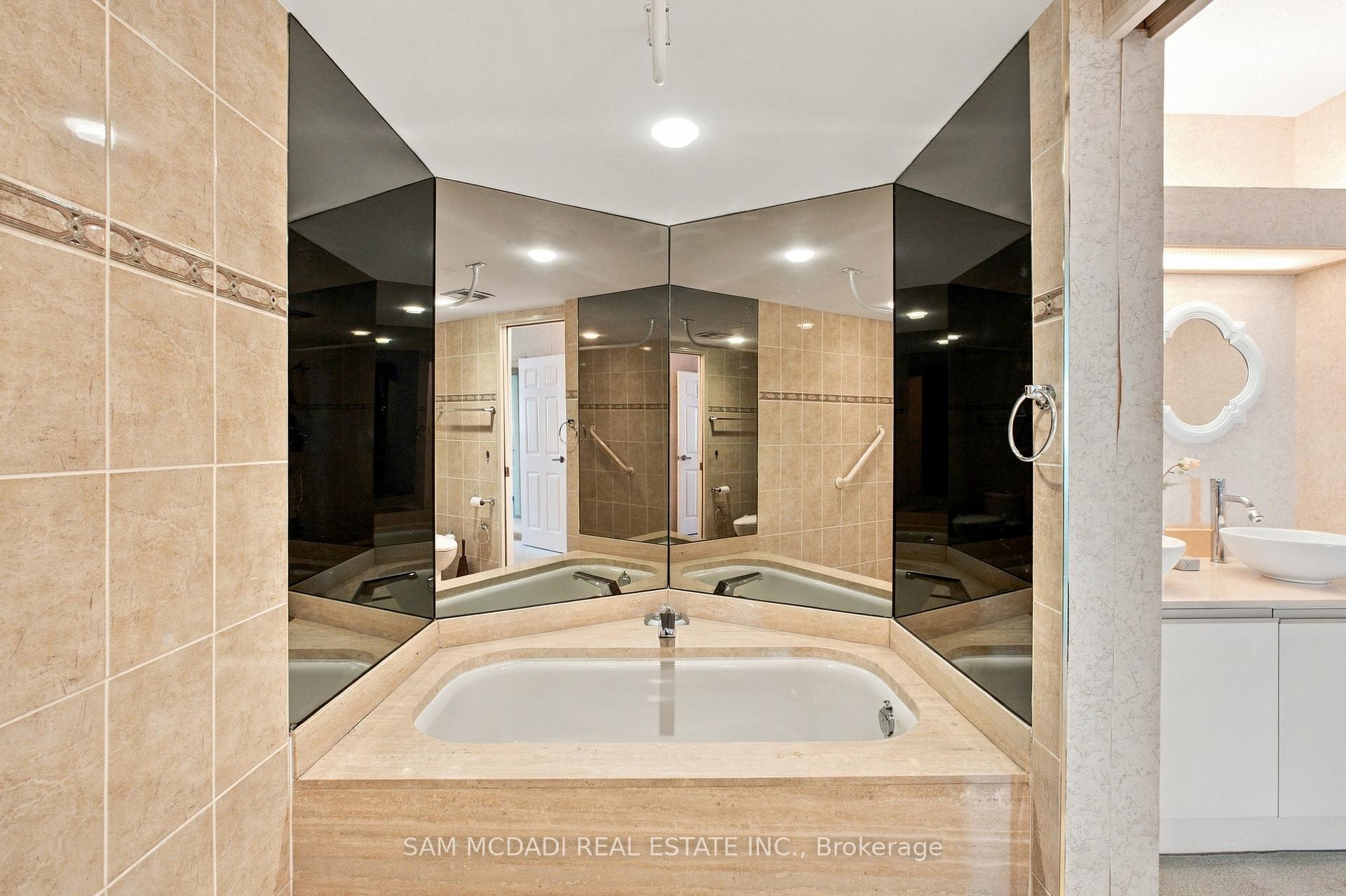 2000 Islington Avenue 2009, Toronto Unit: 2009