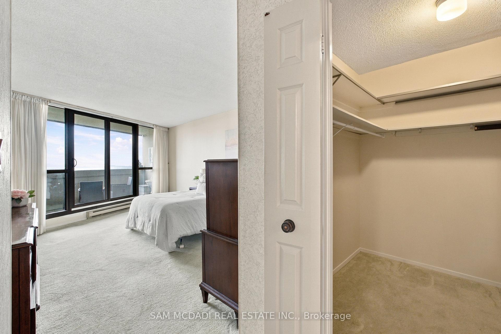 2000 Islington Avenue 2009, Toronto Unit: 2009