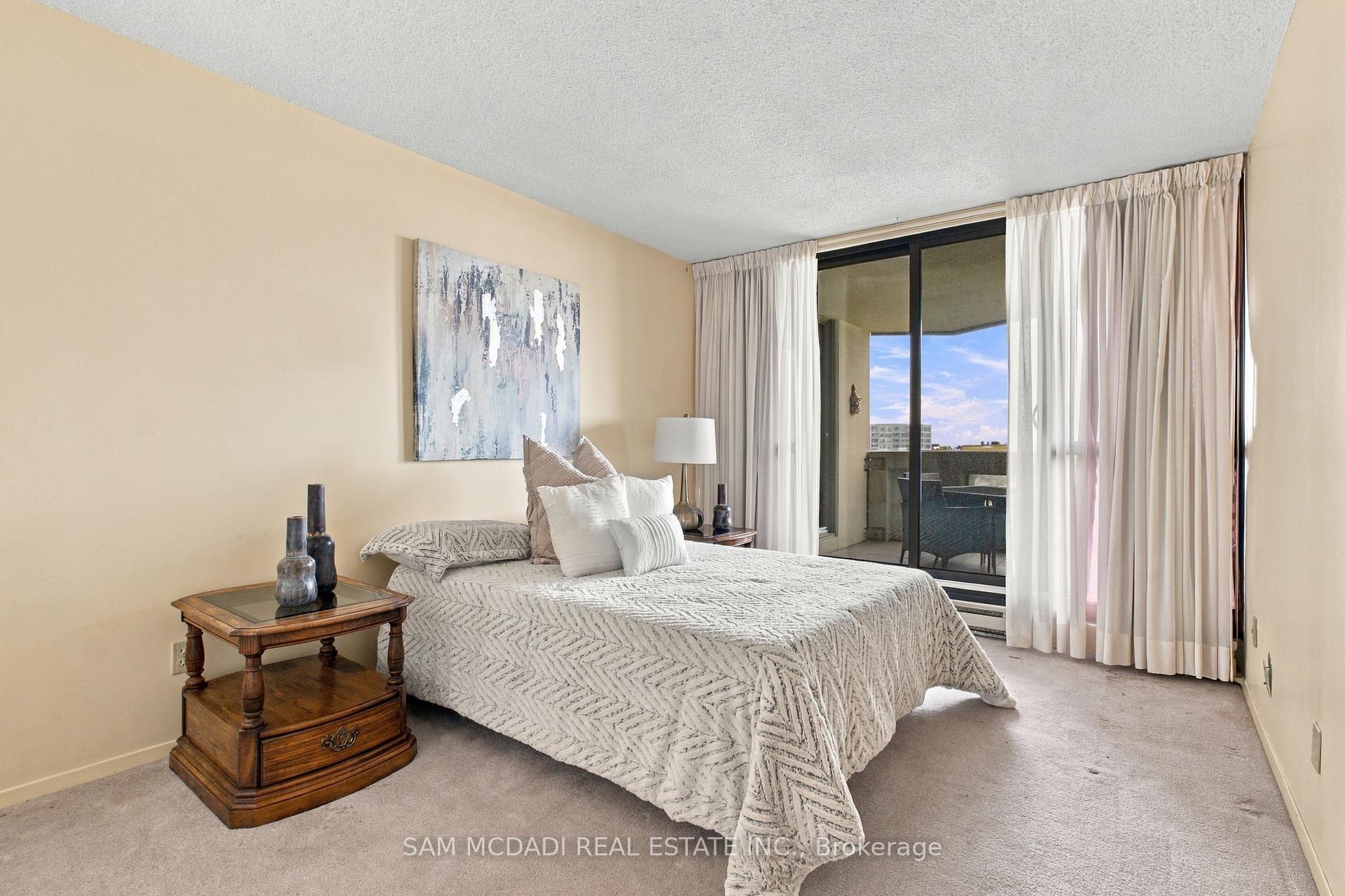2000 Islington Avenue 2009, Toronto Unit: 2009