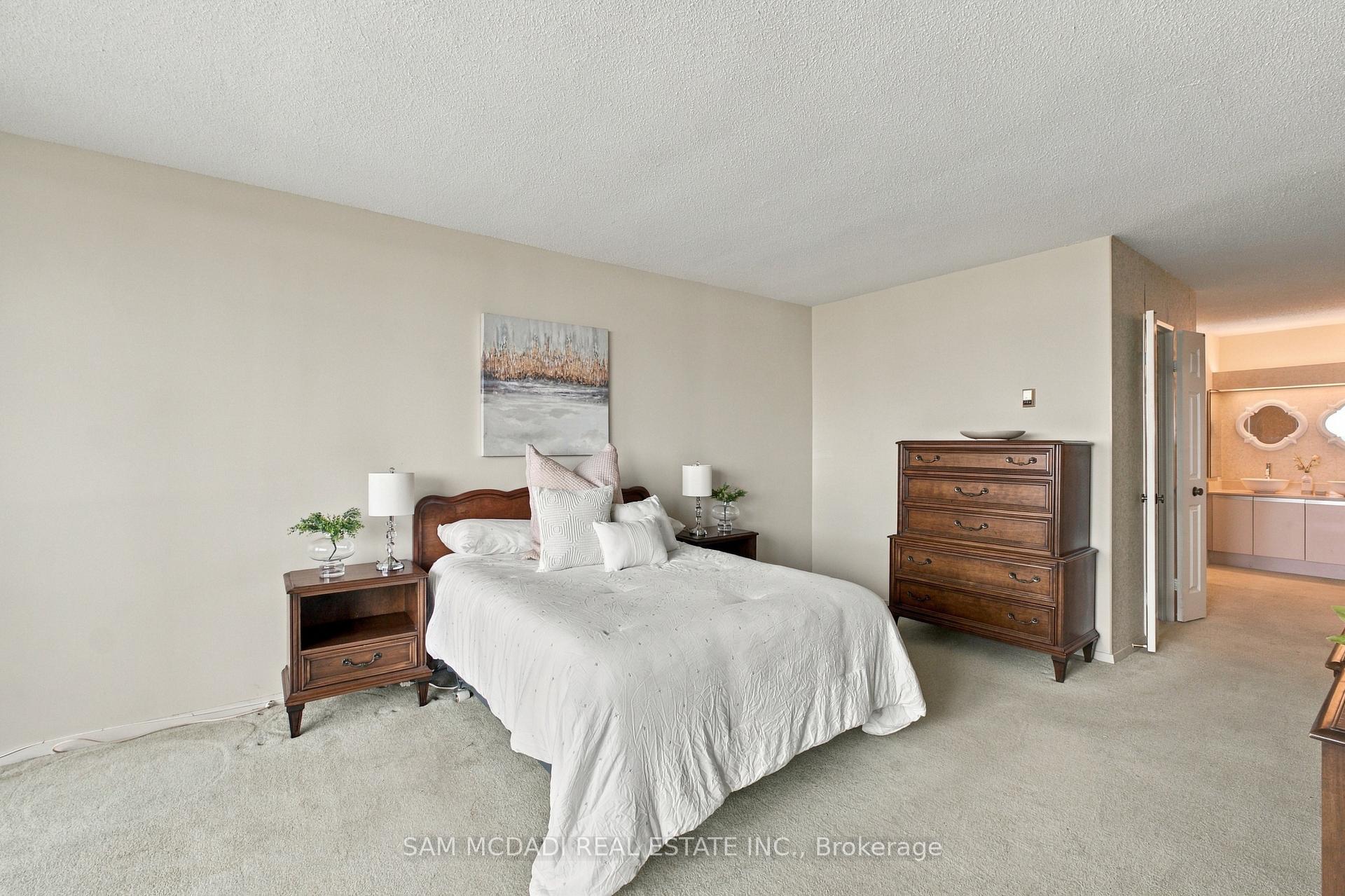 2000 Islington Avenue 2009, Toronto Unit: 2009