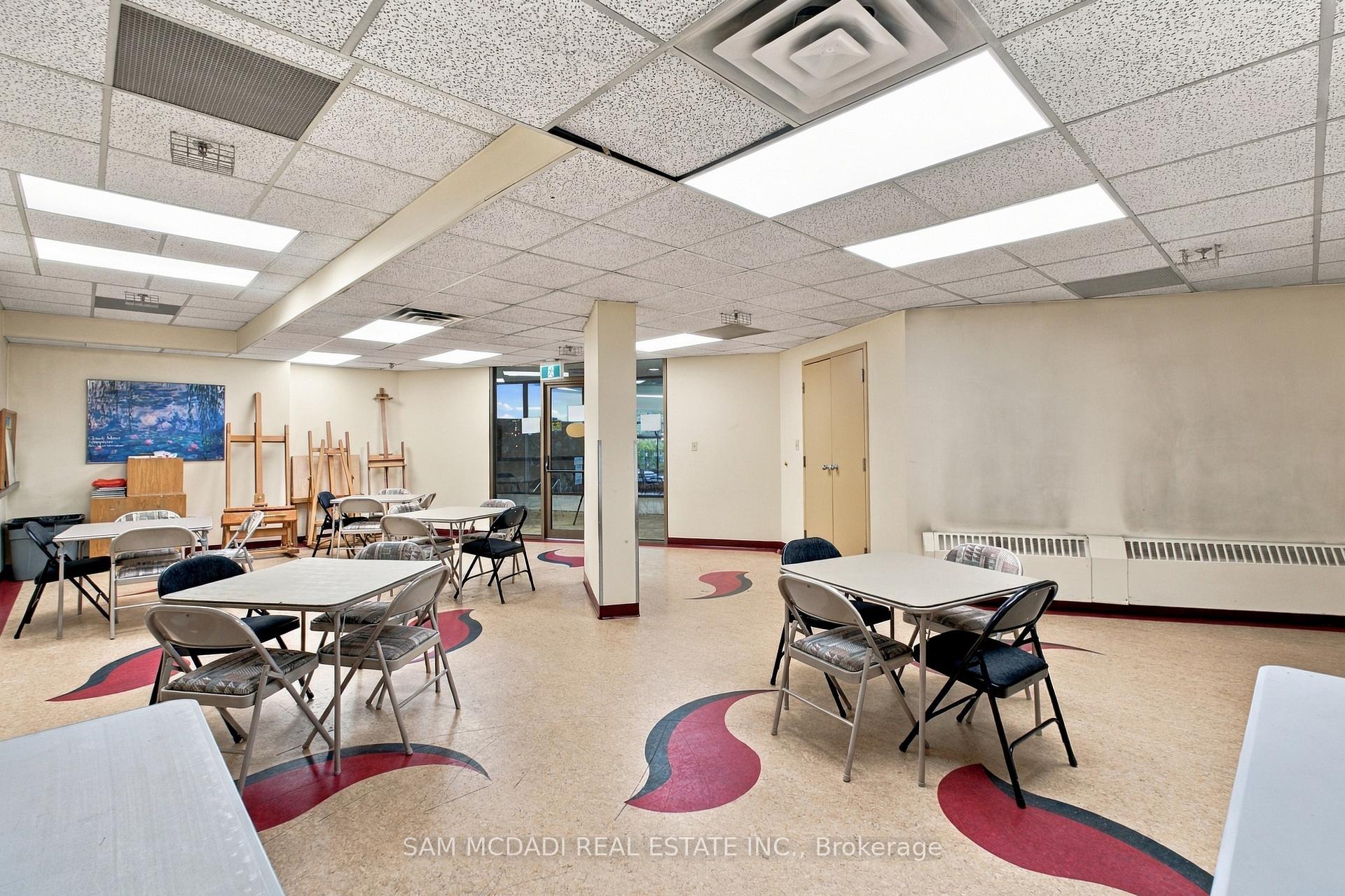 2000 Islington Avenue 2009, Toronto Unit: 2009