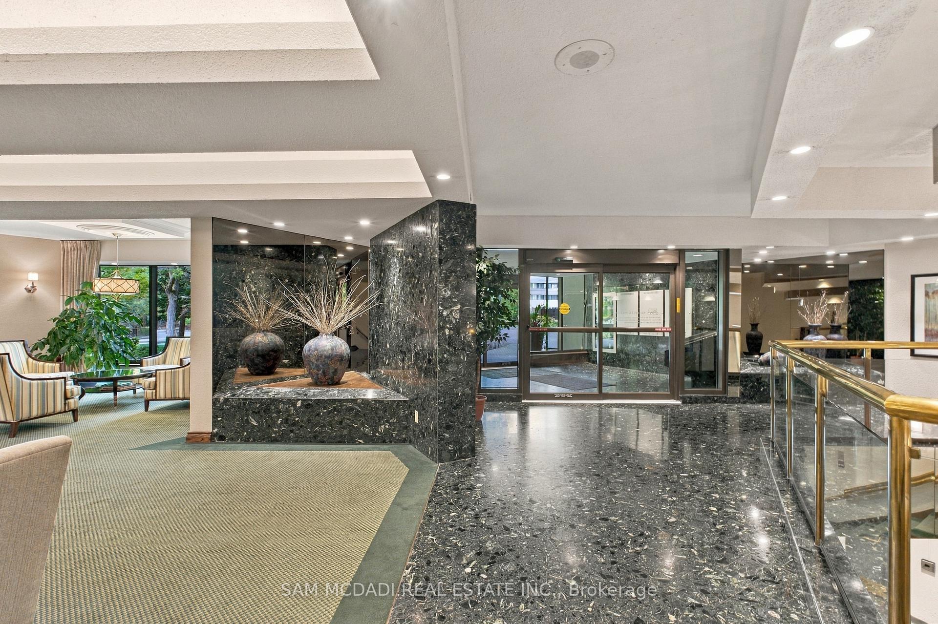 2000 Islington Avenue 2009, Toronto Unit: 2009