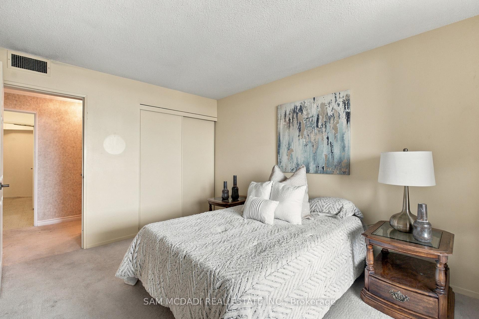 2000 Islington Avenue 2009, Toronto Unit: 2009
