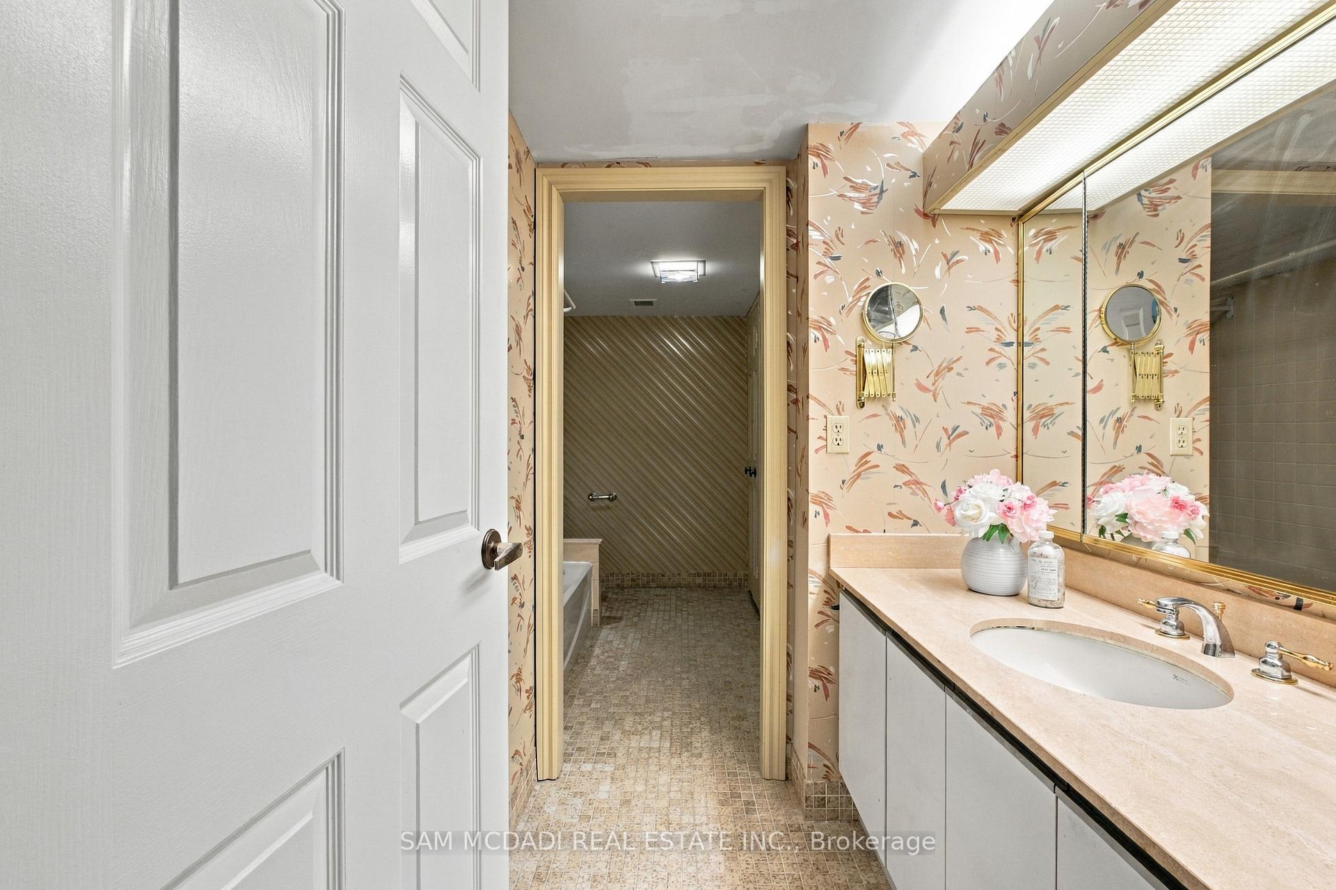 2000 Islington Avenue 2009, Toronto Unit: 2009