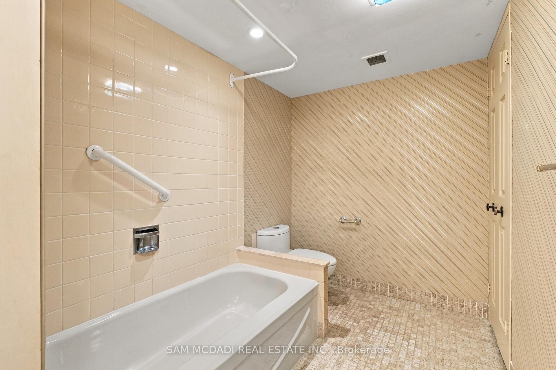2000 Islington Avenue 2009, Toronto Unit: 2009