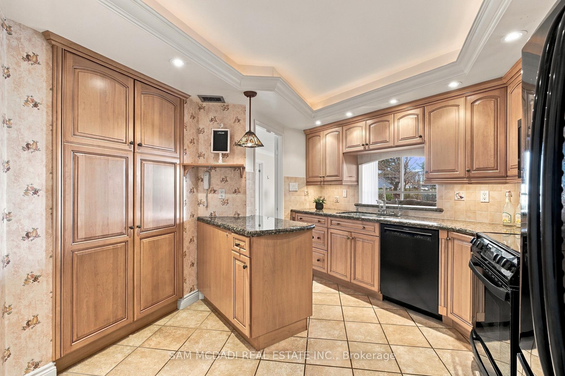 2000 Islington Avenue 2009, Toronto Unit: 2009