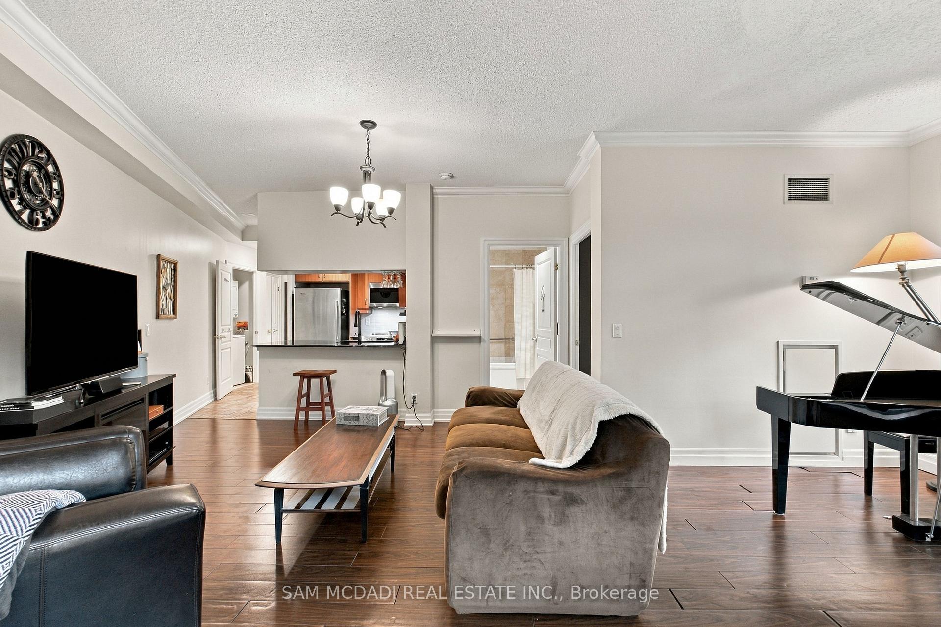 2087 Lake Shore Boulevard W 103, Toronto Unit: 103