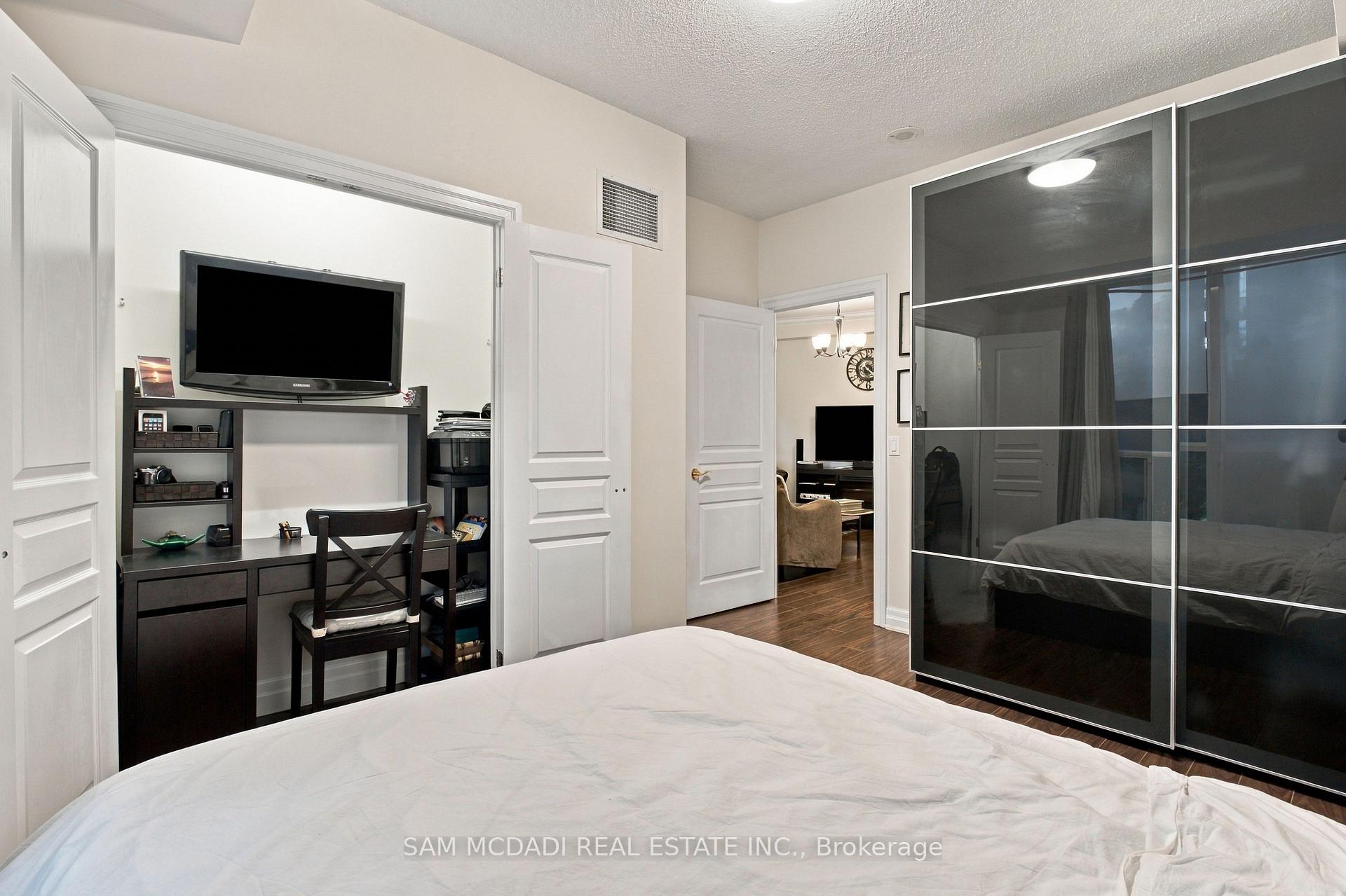 2087 Lake Shore Boulevard W 103, Toronto Unit: 103
