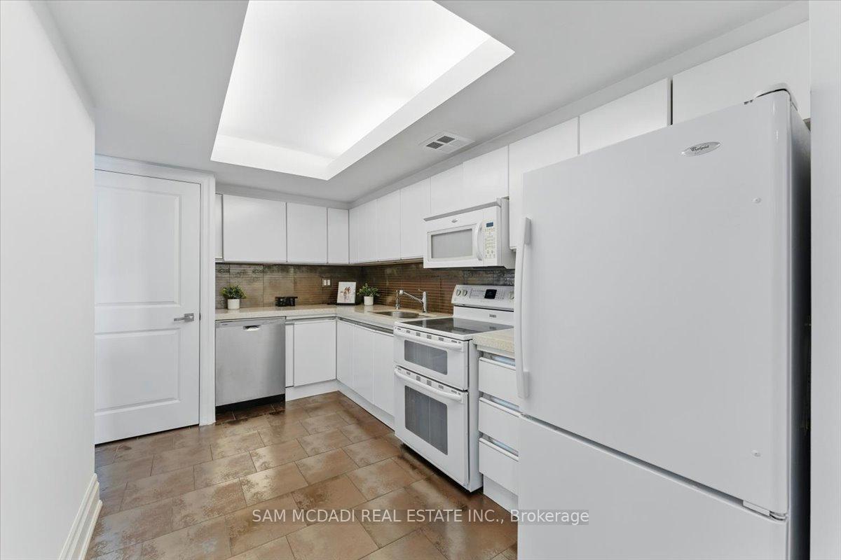 2045 Lake Shore Boulevard W 1605, Toronto Unit: 1605