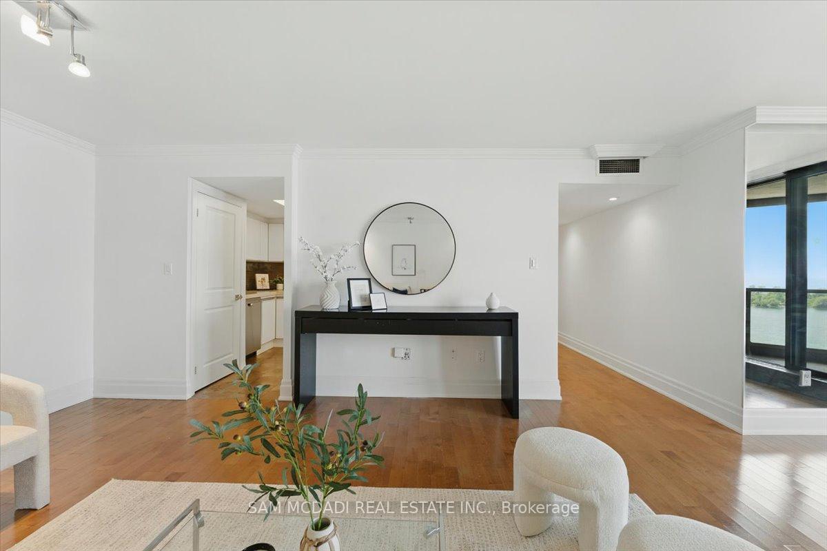 2045 Lake Shore Boulevard W 1605, Toronto Unit: 1605