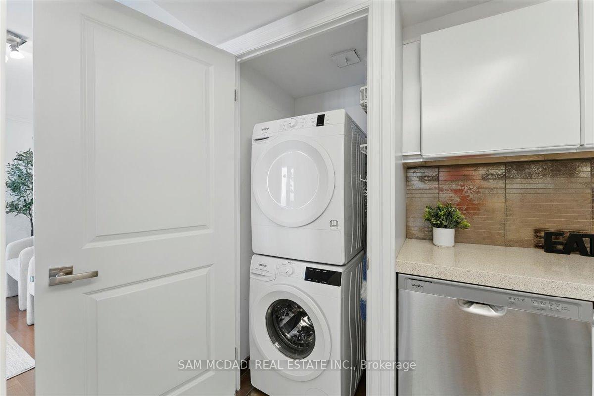 2045 Lake Shore Boulevard W 1605, Toronto Unit: 1605