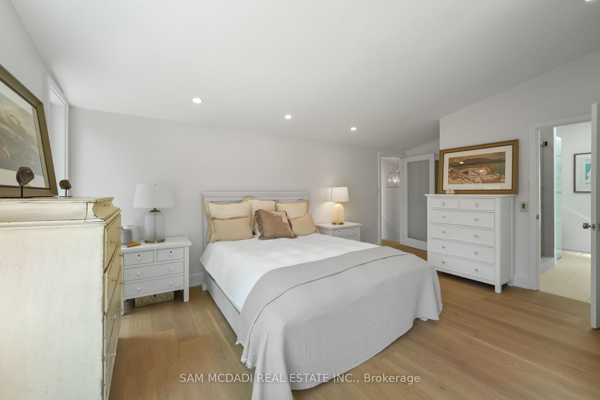 1273 Queen Victoria Avenue