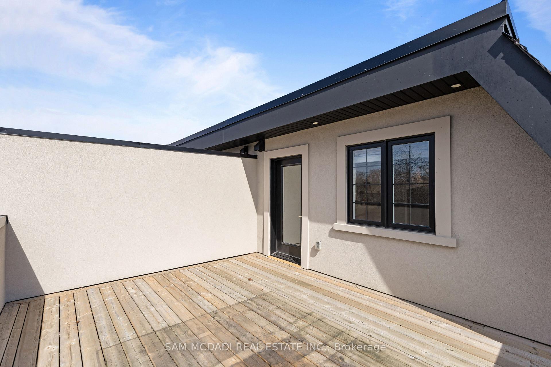 4 Iroquois Avenue