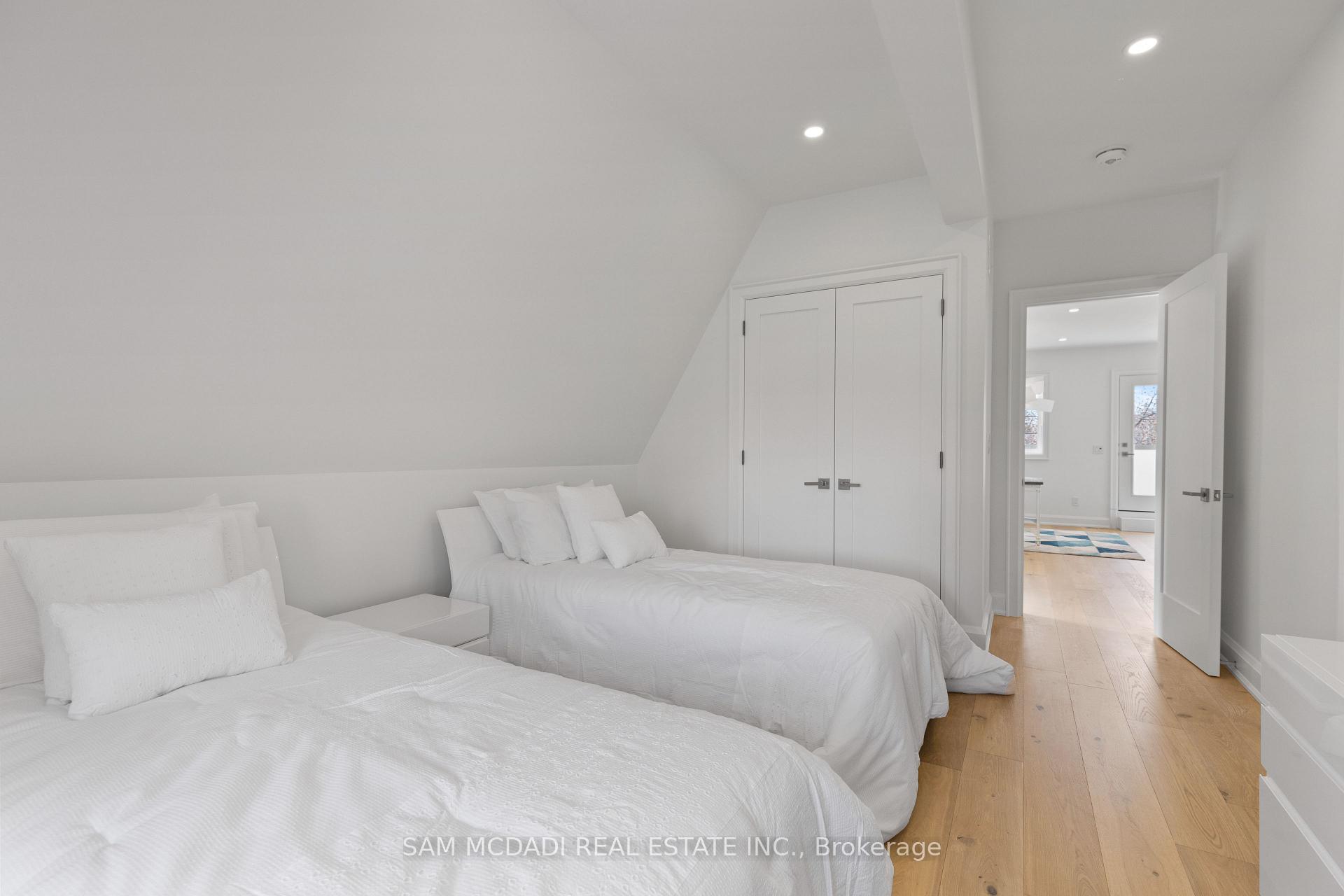 4 Iroquois Avenue