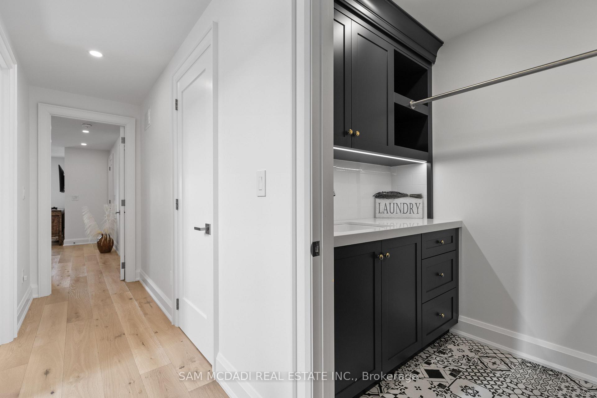 4 Iroquois Avenue