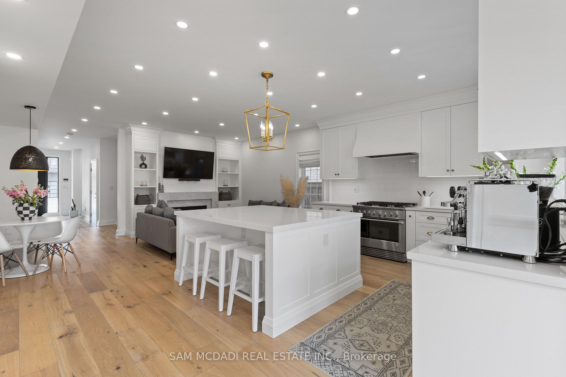 4 Iroquois Avenue