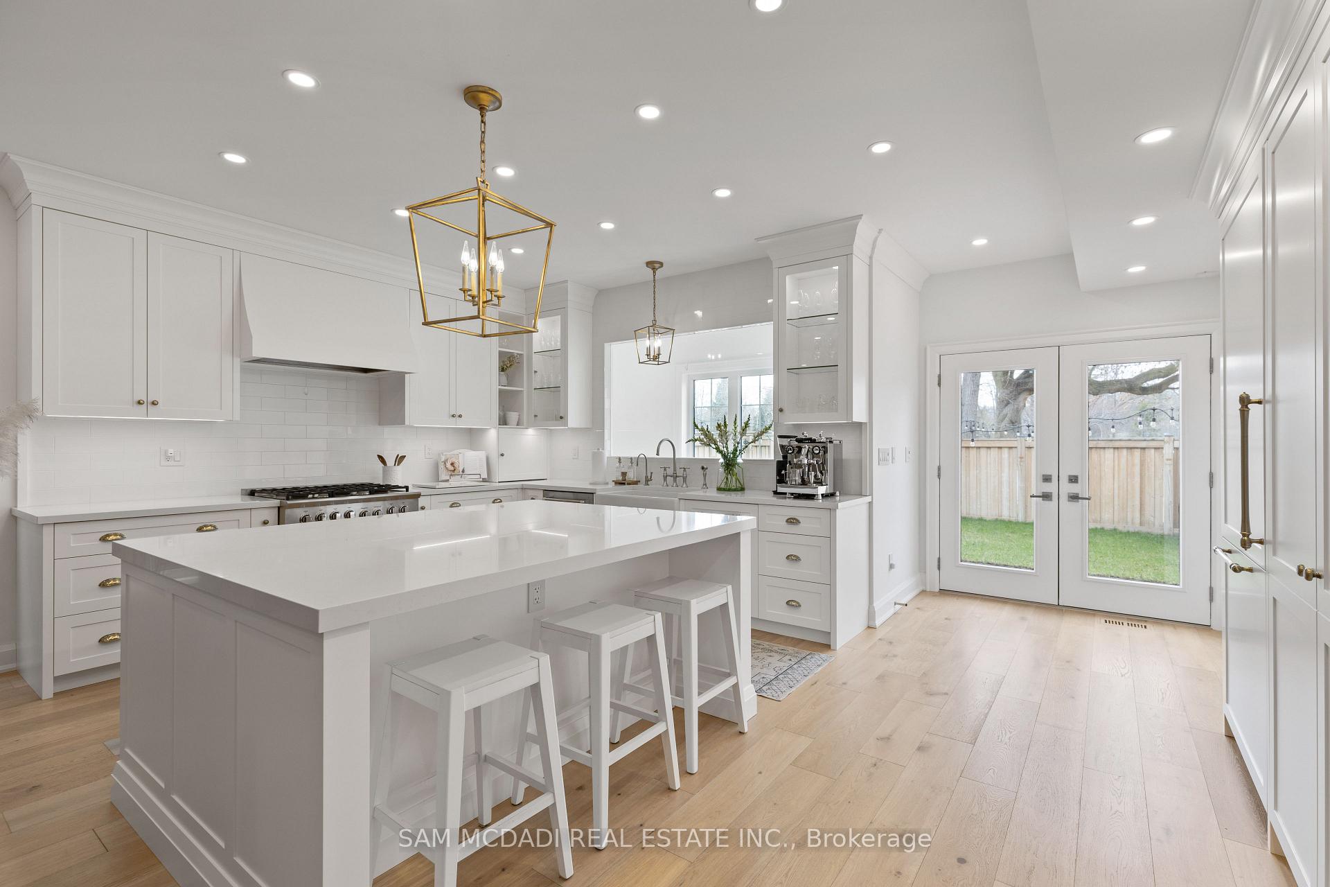4 Iroquois Avenue