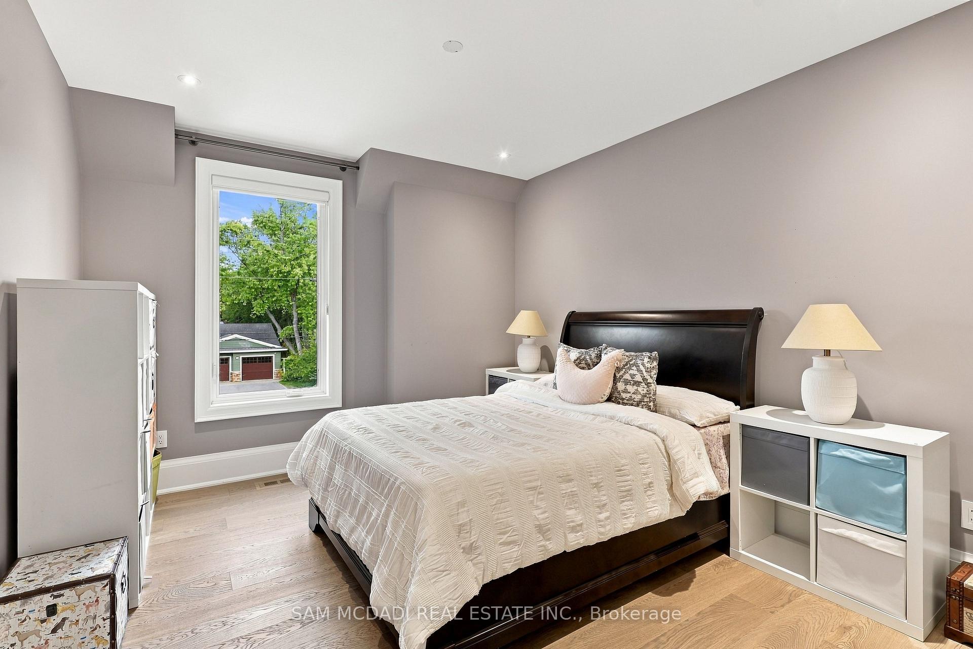 902 Parkland Avenue