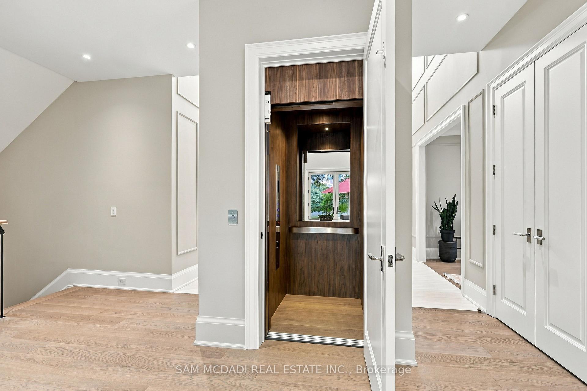 902 Parkland Avenue