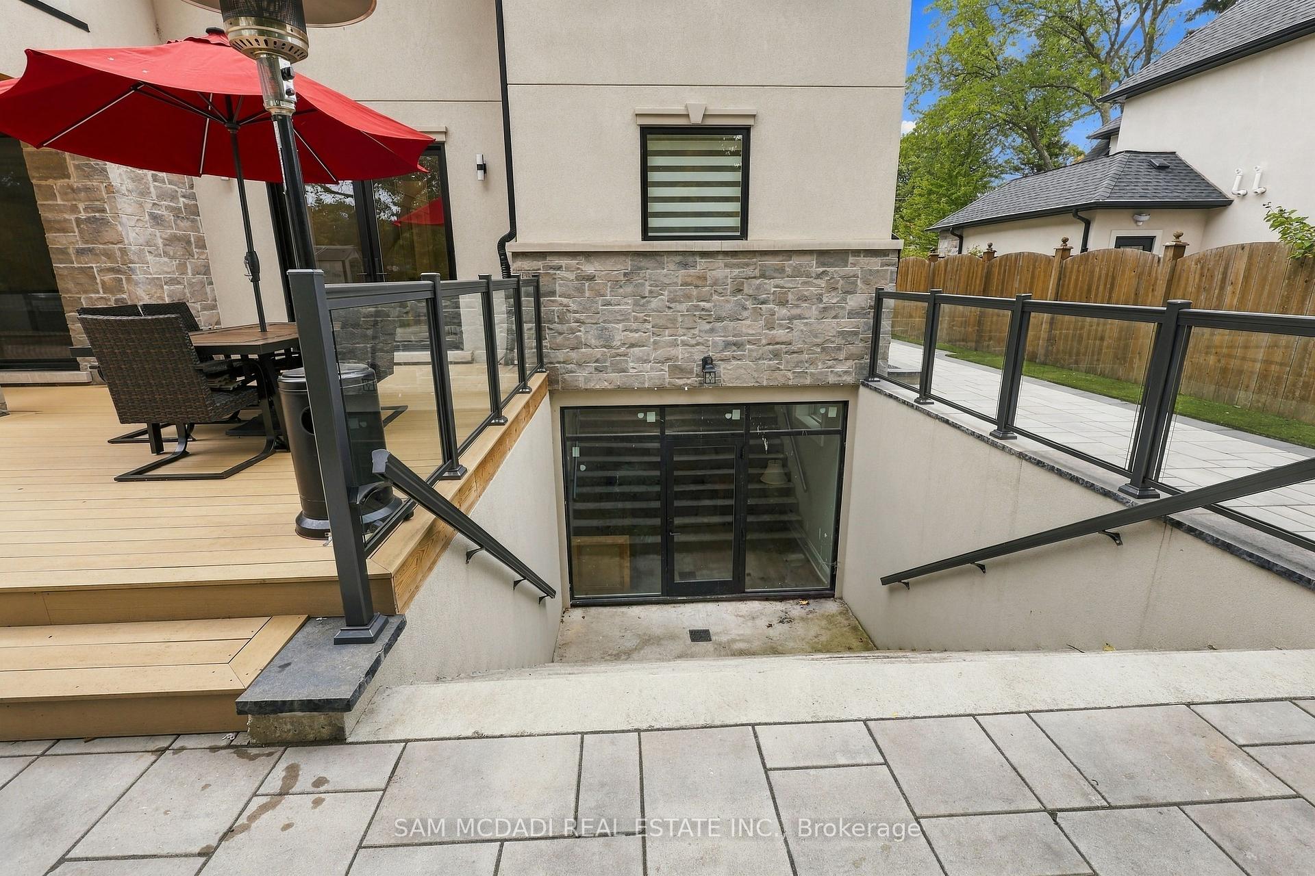902 Parkland Avenue