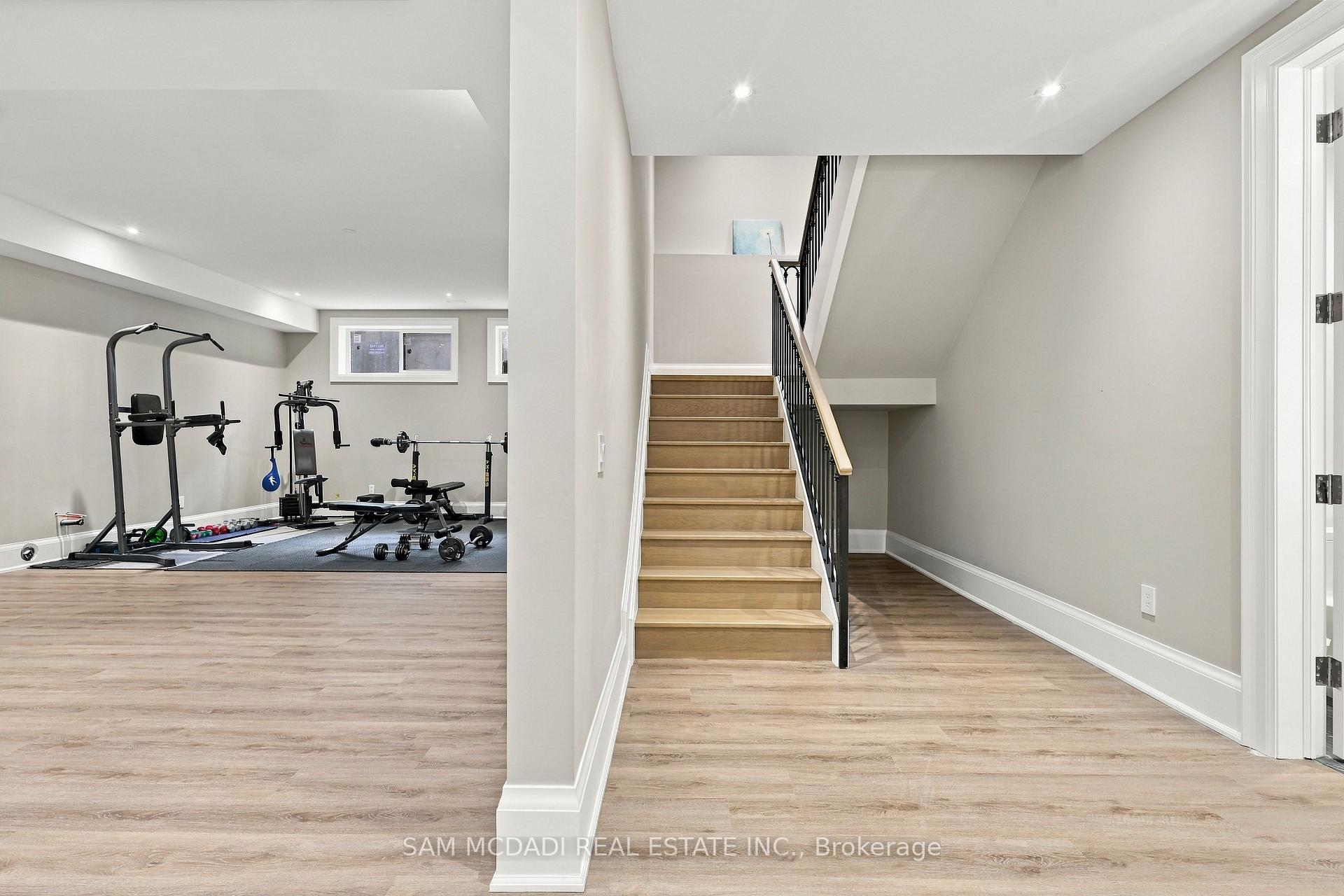 902 Parkland Avenue