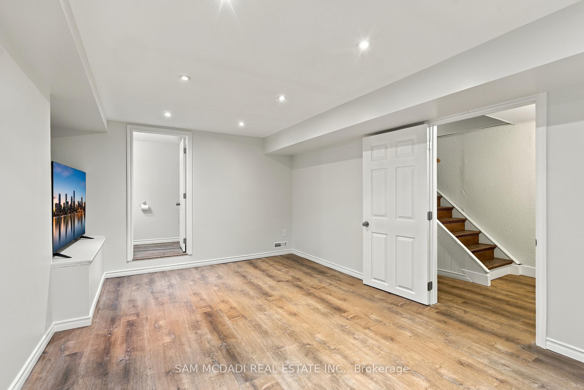 2779 Gananoque Drive 87
