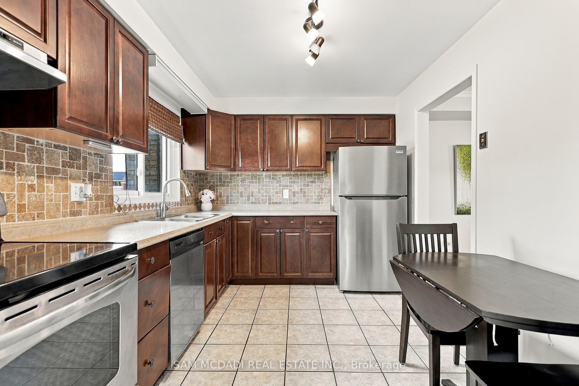 2779 Gananoque Drive 87