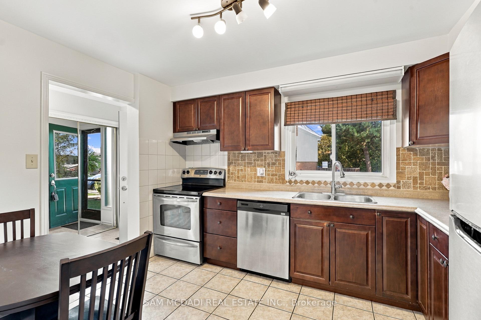 2779 Gananoque Drive 87