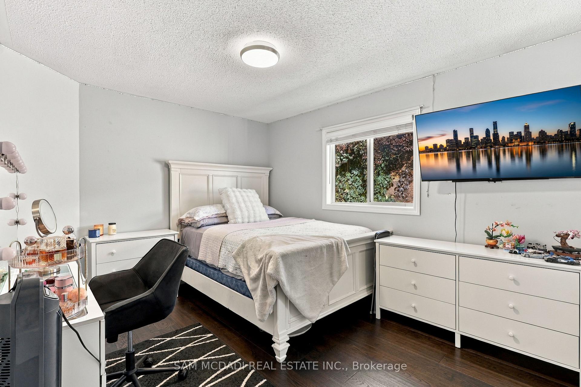 3263 Crimson King Circle