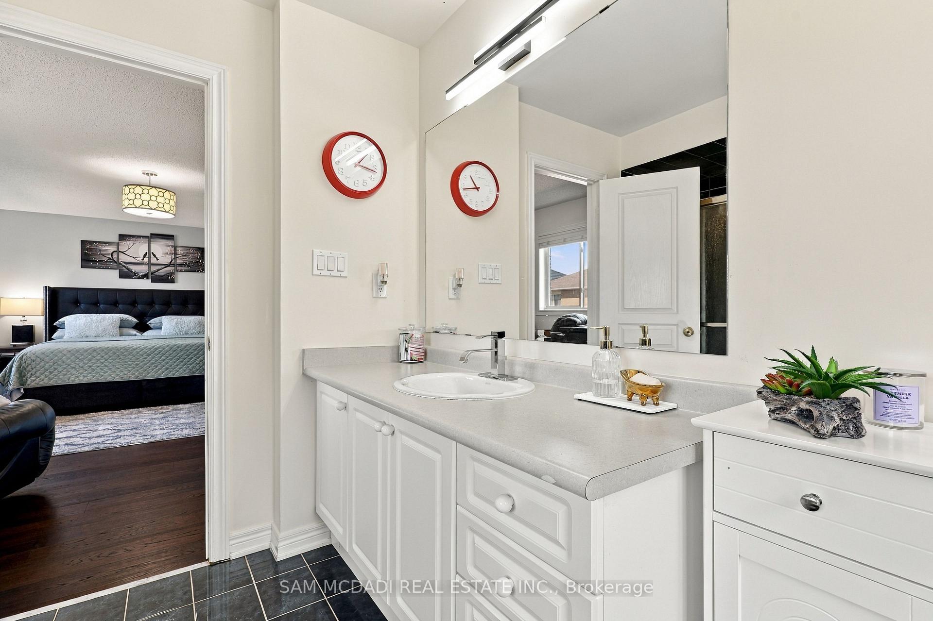 3263 Crimson King Circle