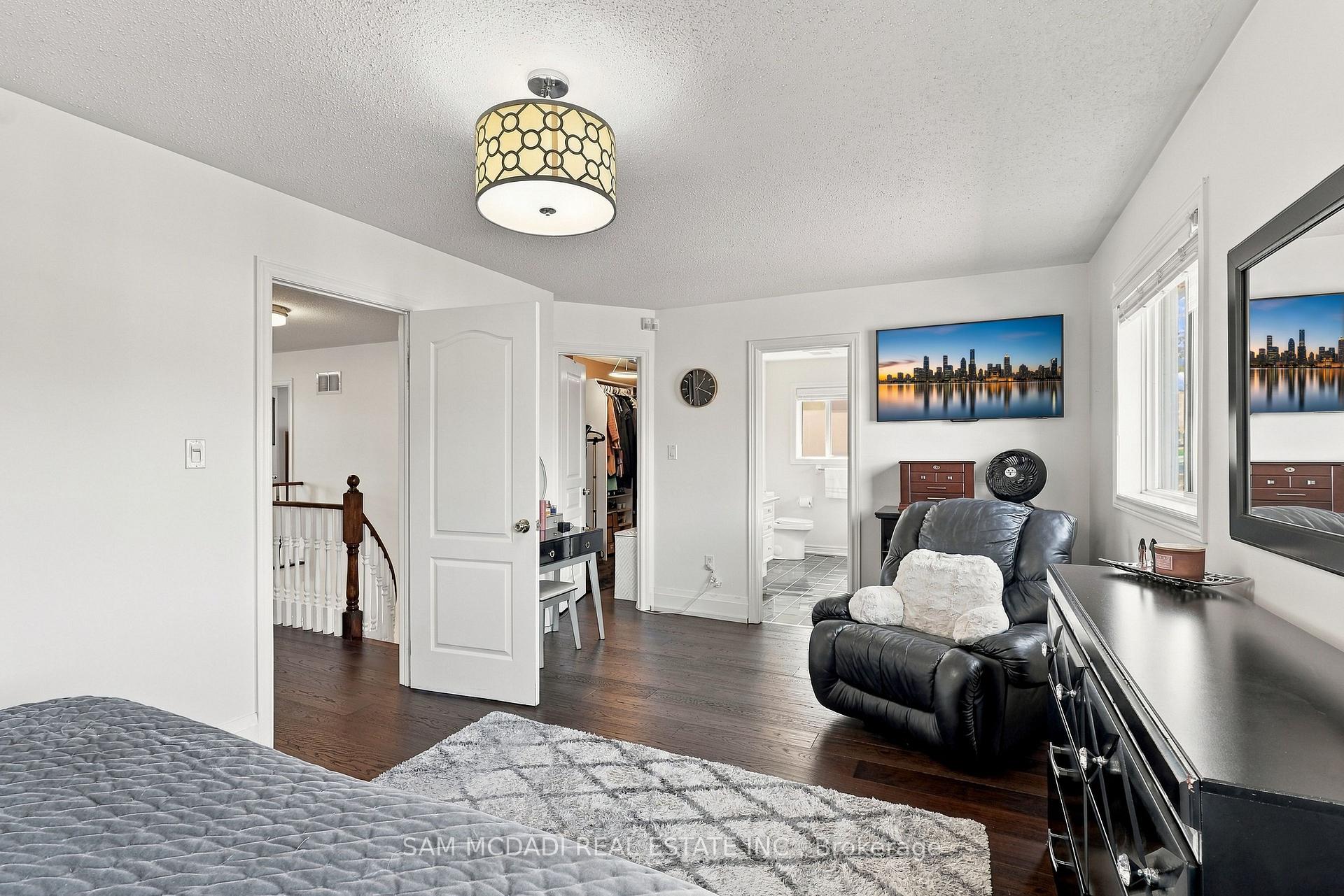 3263 Crimson King Circle
