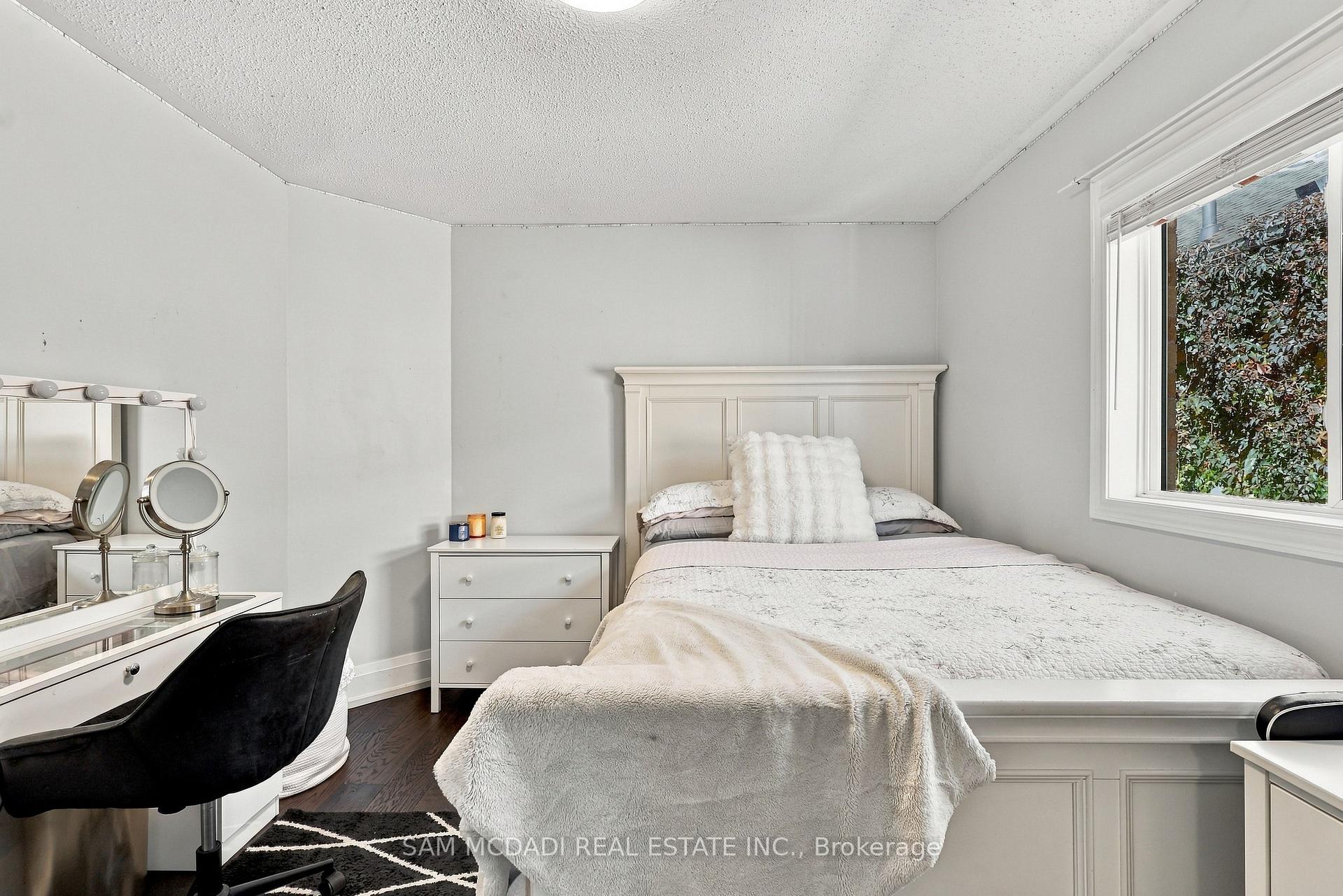 3263 Crimson King Circle