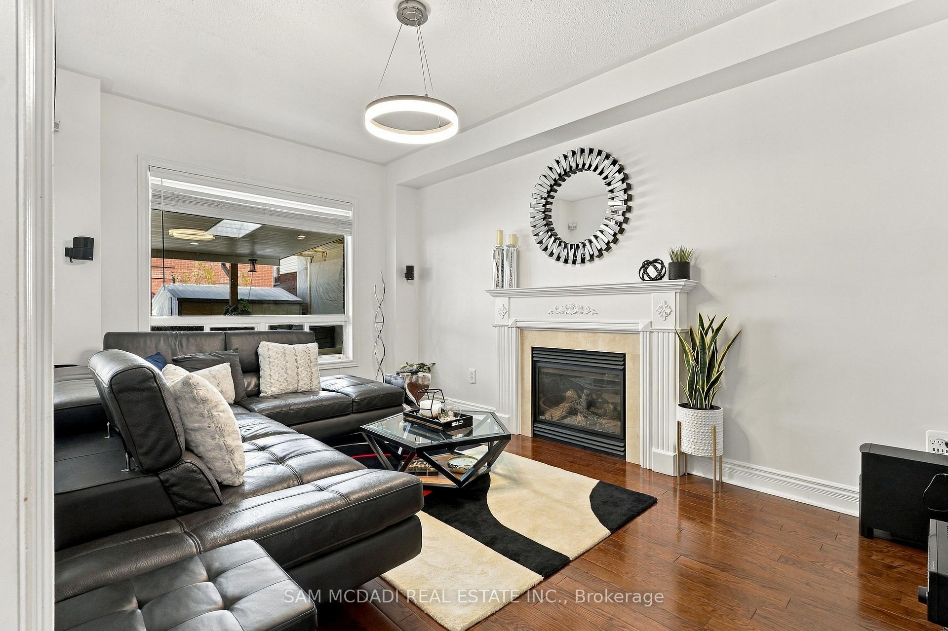 3263 Crimson King Circle