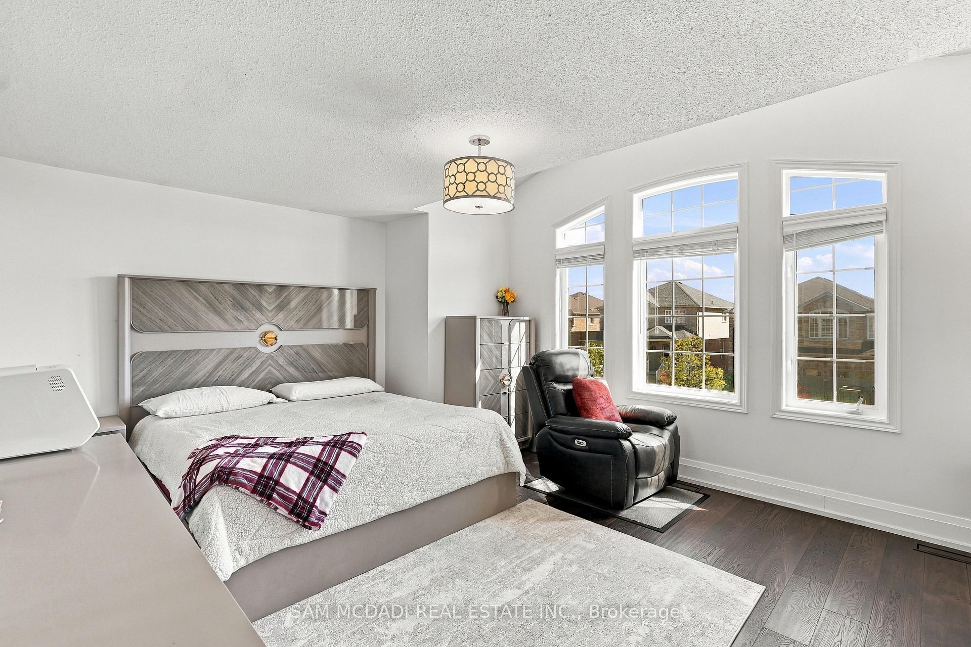 3263 Crimson King Circle