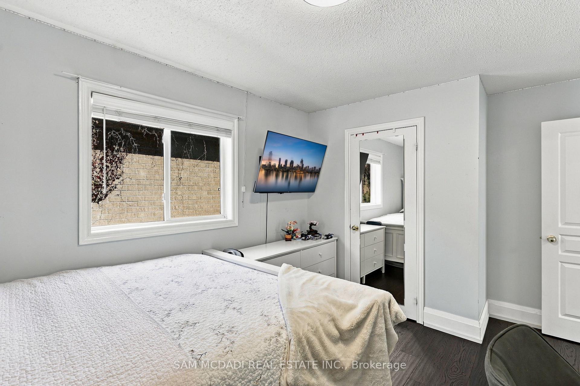3263 Crimson King Circle