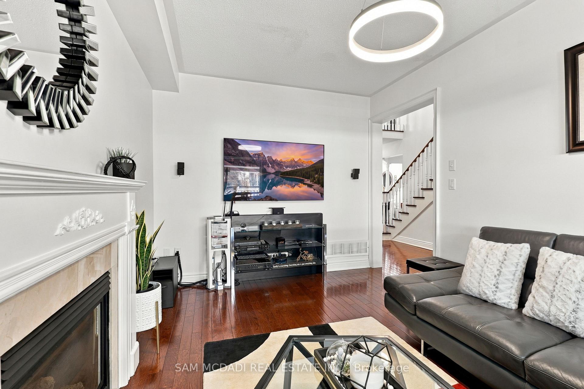 3263 Crimson King Circle