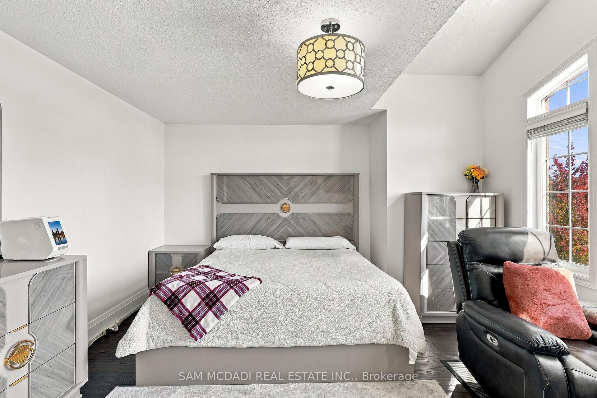 3263 Crimson King Circle
