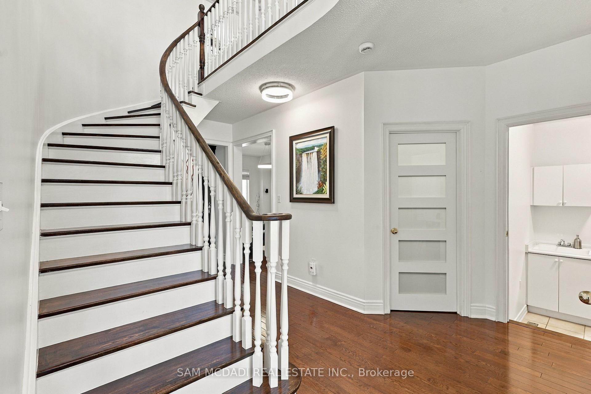 3263 Crimson King Circle