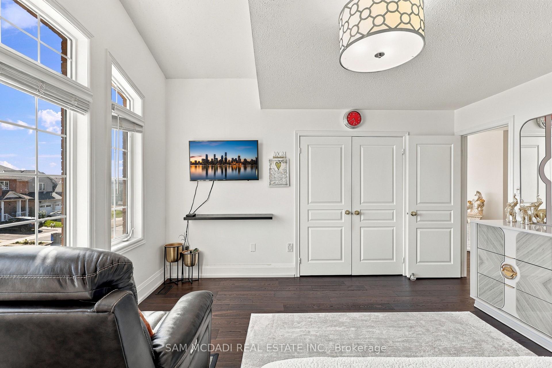 3263 Crimson King Circle