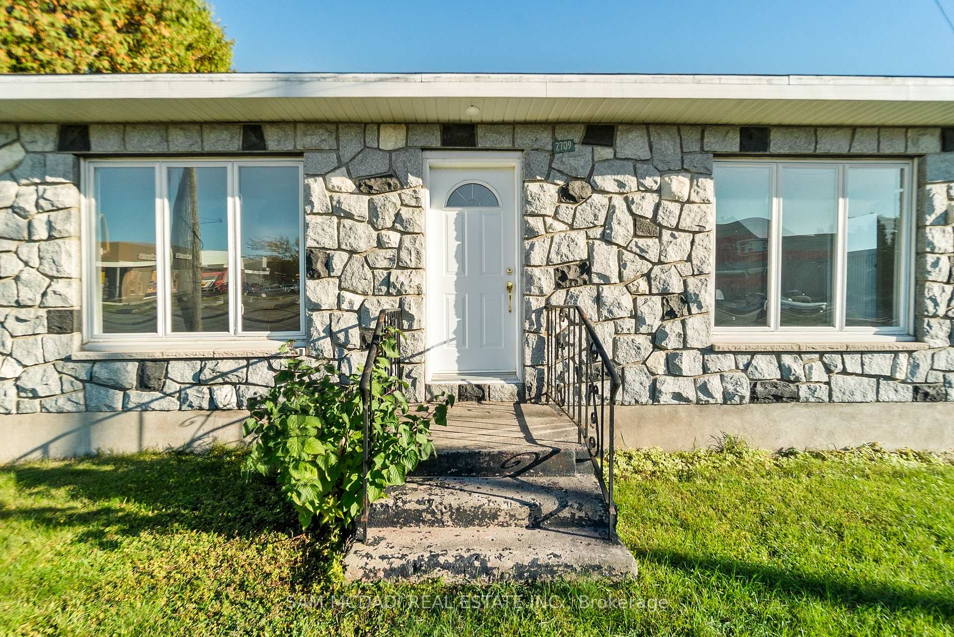 2709 Laurier Street