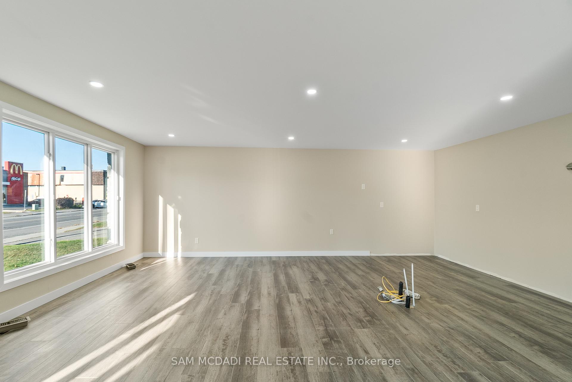 2709 Laurier Street
