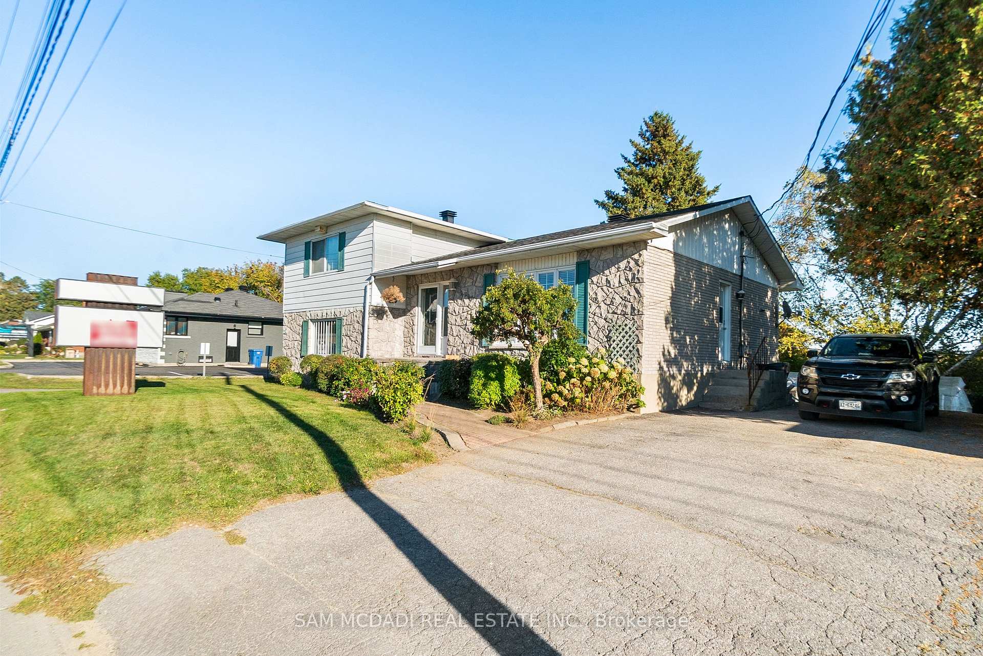 2705 Laurier Street