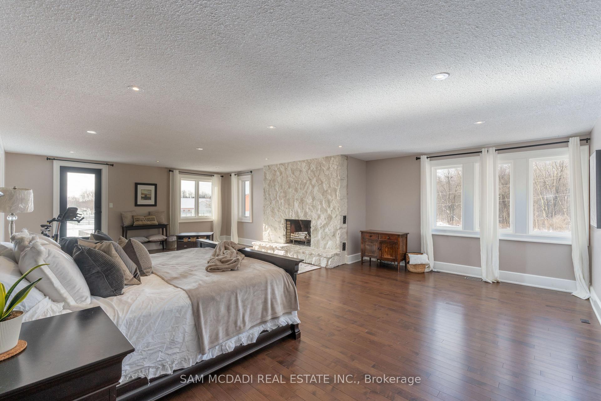 1046 Concession 6 Road W, Hamilton