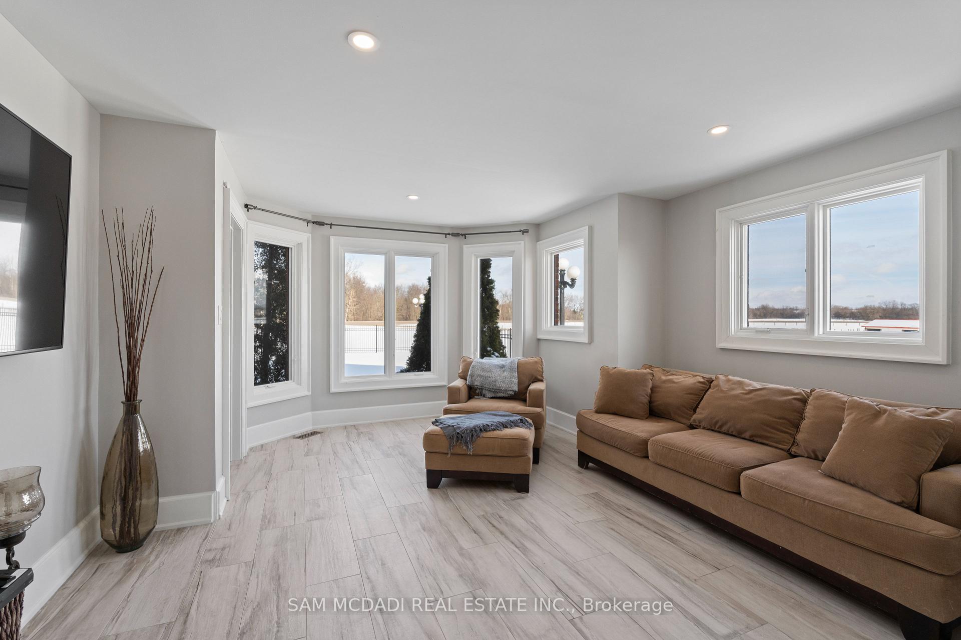 1046 Concession 6 Road W, Hamilton